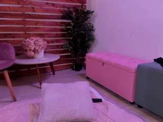 laura-bonnet Live Webcam on CamSoda