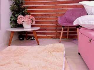 laura-bonnet Live Webcam on CamSoda
