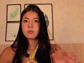 Live webcam model sharon-montana on Soda Cams