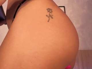 Live webcam model sharon-montana on Soda Cams