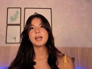 Live webcam model sharon-montana on Soda Cams