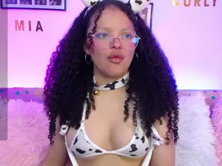 MiaCurlyLqs's Live Sex Cam Show