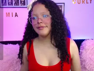 MiaCurlyLqs's Live Sex Cam Show