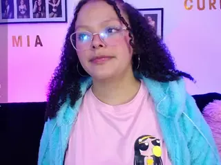 MiaCurlyLqs's Live Sex Cam Show