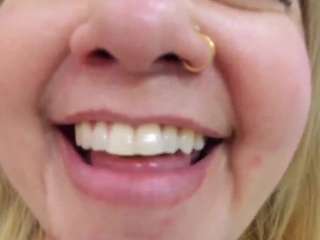 sabrina-med Live Webcam on CamSoda