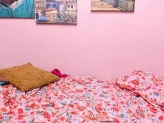 valerylove19's CamSoda show and profile
