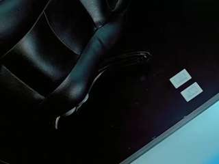 le modèle liillyrousse est en webcam porno dans un show sur le site camsoda, il possède les tags suivants: average,bigcock,tease,tattoos,spank,smoking,party,orgasm,mistress,fuck,dirty talk,cum,brown eyes,big-tits,blonde hair,hd,milf