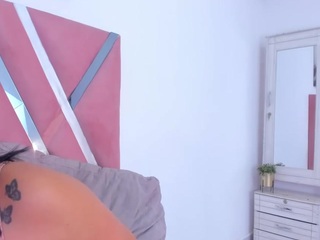 helenmonroy Live Webcam on CamSoda