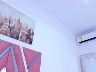 helenmonroy webcam model