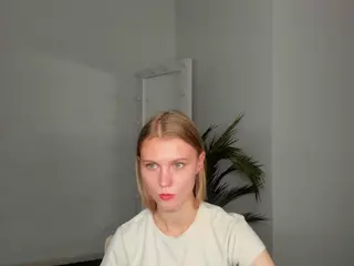 PhoebeBarns's Live Sex Cam Show