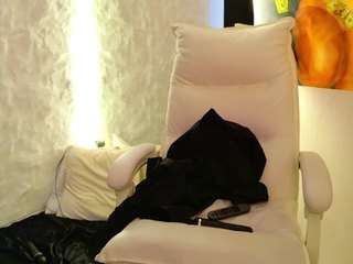  monnyque chat room