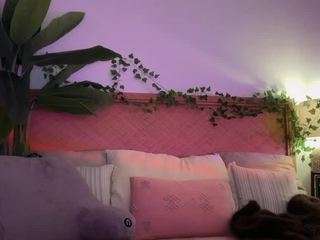 Live webcam model thelittlenative on Soda Cams