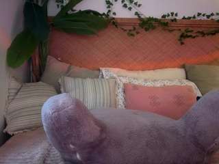 thelittlenative's CamSoda show and profile