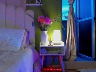SilvanaAllen live cam preview