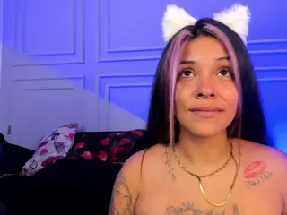 Briannaa-Greey's Live Sex Cam Show