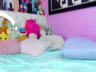 briannyveliz's CamSoda show and profile