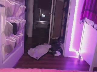 cummymochi live webcam show