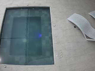このモデルは現在ライブ中です。 voyeurcam-casa-salsa-hottub-view