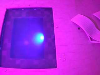 यह मॉडल अभी लाइव है. voyeurcam-casa-salsa-hottub-view