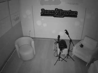 voyeurcam-jb-pod... Live Webcam on CamSoda