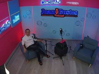 このモデルは現在ライブ中です。 voyeurcam-jb-podcast