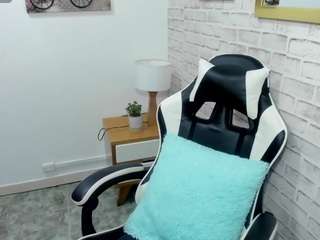 aida-hadid's CamSoda show and profile