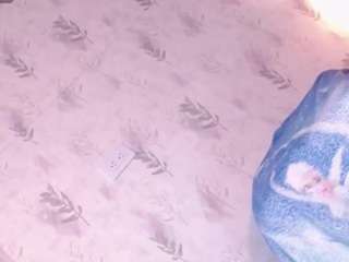 Steamy Lavronbitch will arouse your fantasies in a beautiful live display lavronbitch from CamSoda