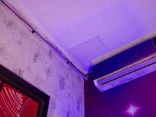 LavronBitch live webcam show