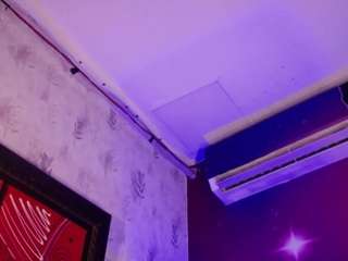 LavronBitch live webcam show