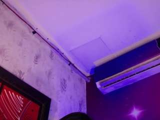 LavronBitch live webcam show