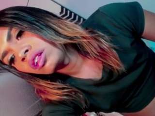 LavronBitch live webcam show