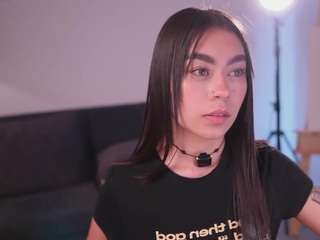 Gigilee's cam show statistics and live stream