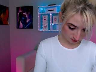 blondie-melisa Live Webcam on CamSoda