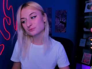 blondie-melisa Live Webcam on CamSoda