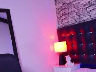 black-pussydoll webcam model