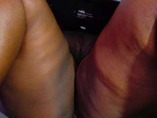 This model is live right now. black-pussydoll