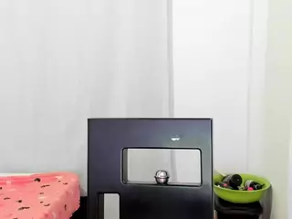 Yourdessert1's Live Sex Cam Show