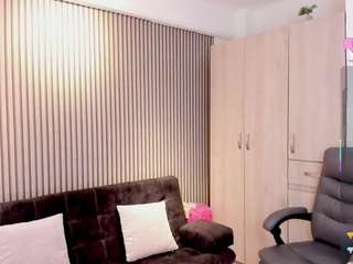 nahomi-jonnes Live Webcam on {site_name}