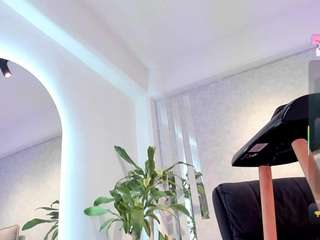 nahomi-jonnes's CamSoda show and profile