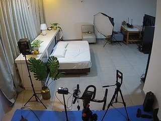 This model is live right now. voyeurcam-jb-bondage