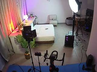 This model is live right now. voyeurcam-jb-bondage