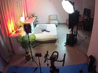 This model is live right now. voyeurcam-jb-bondage