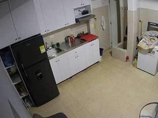 Questo modello è in diretta ora. voyeurcam-jb-kitchen-1