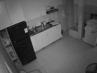 Este modelo está ao vivo agora. voyeurcam-jb-kitchen-1