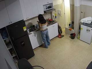 Ця модель зараз онлайн. voyeurcam-jb-kitchen-1