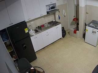 Эта модель сейчас онлайн. voyeurcam-jb-kitchen-1