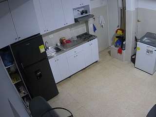 该模特正在直播。 voyeurcam-jb-kitchen-1