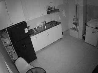 هذا النموذج مباشر الآن. voyeurcam-jb-kitchen-1