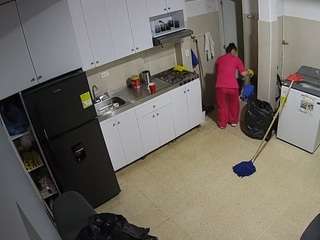 यह मॉडल अभी लाइव है. voyeurcam-jb-kitchen-1