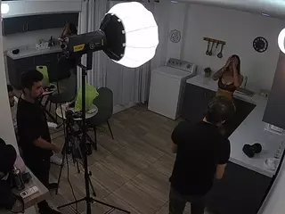 voyeurcam-jb-kitchen-1's Live Sex Cam Show